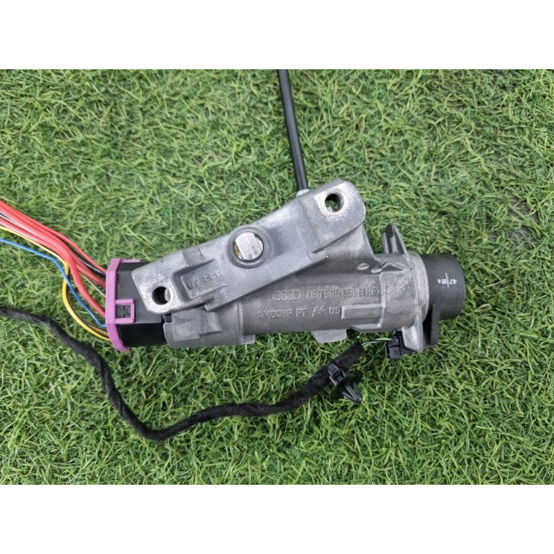 Личинка замка двери с ключом (кузов и элементы) AUDI A4 B6 2.4BDV 4B0905851B
