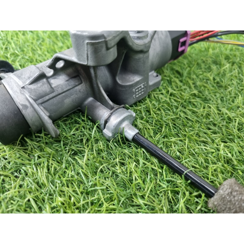 Личинка замка двери с ключом (кузов и элементы) AUDI A4 B6 2.4BDV 4B0905851B