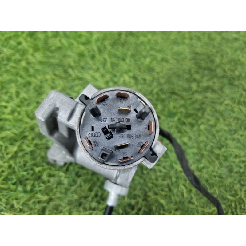 Личинка замка двери с ключом (кузов и элементы) AUDI A4 B6 2.4BDV 4B0905851B