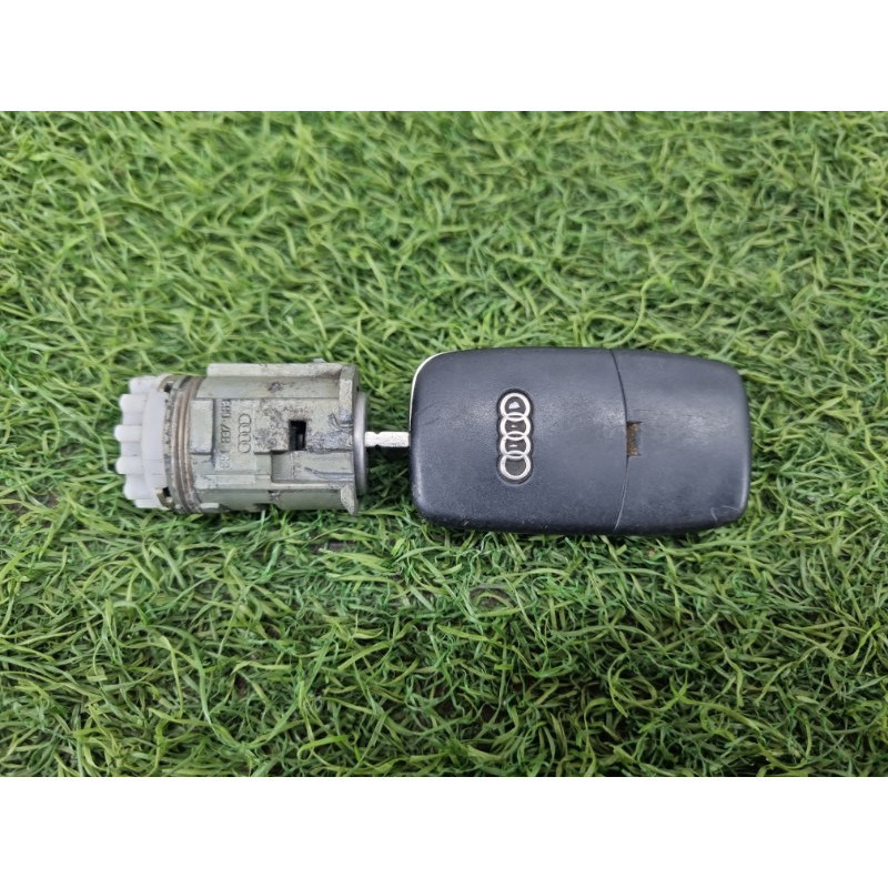 Личинка замка двери с ключом (кузов и элементы) AUDI A4 B6 2.4BDV 4B0905851B