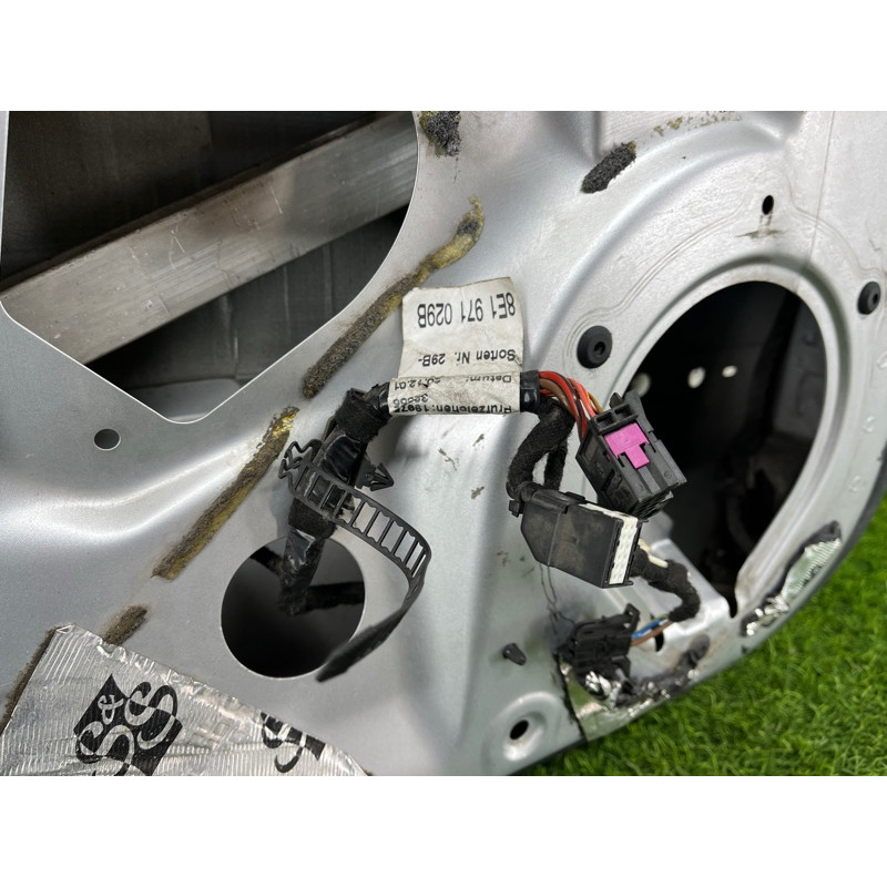 Дверь голая (наружные элементы кузова) AUDI A4 B6 2.4BDV 8E0831051