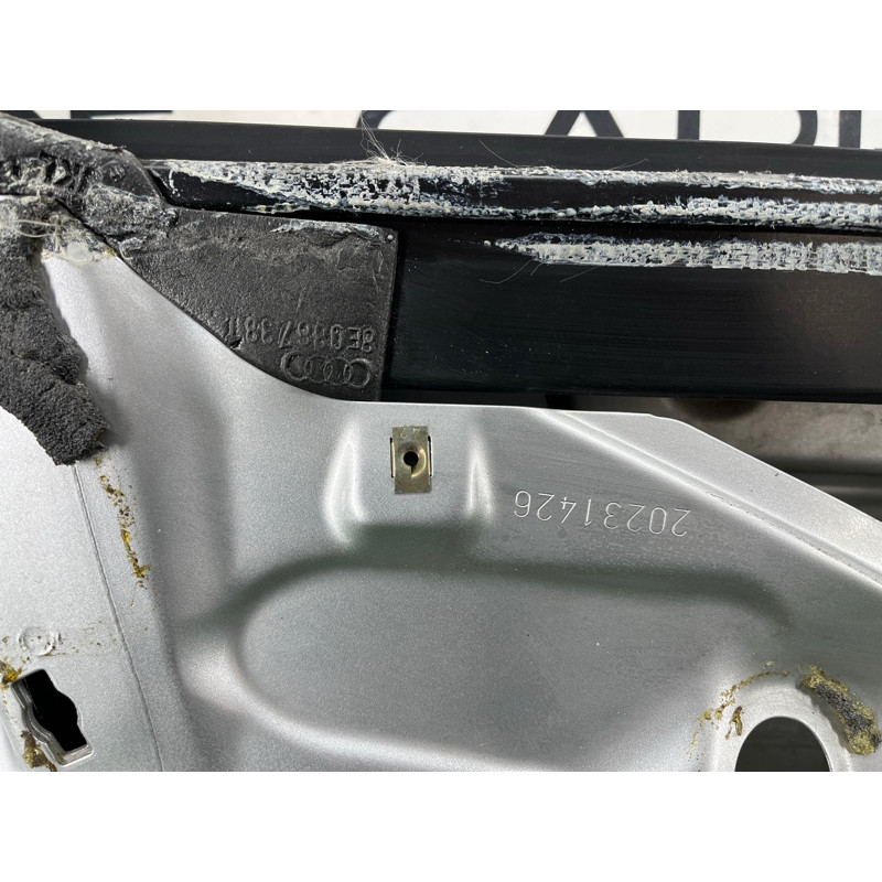 Дверь голая (наружные элементы кузова) AUDI A4 B6 2.4BDV 8E0831051