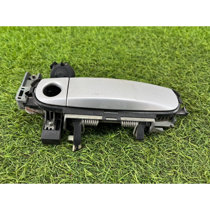 Ручка двери внешняя (кузов и элементы) AUDI A4 B6 2.4BDV 8E1837207