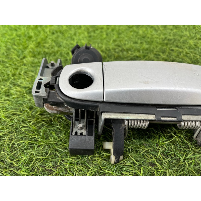 Ручка двери внешняя (кузов и элементы) AUDI A4 B6 2.4BDV 8E1837207