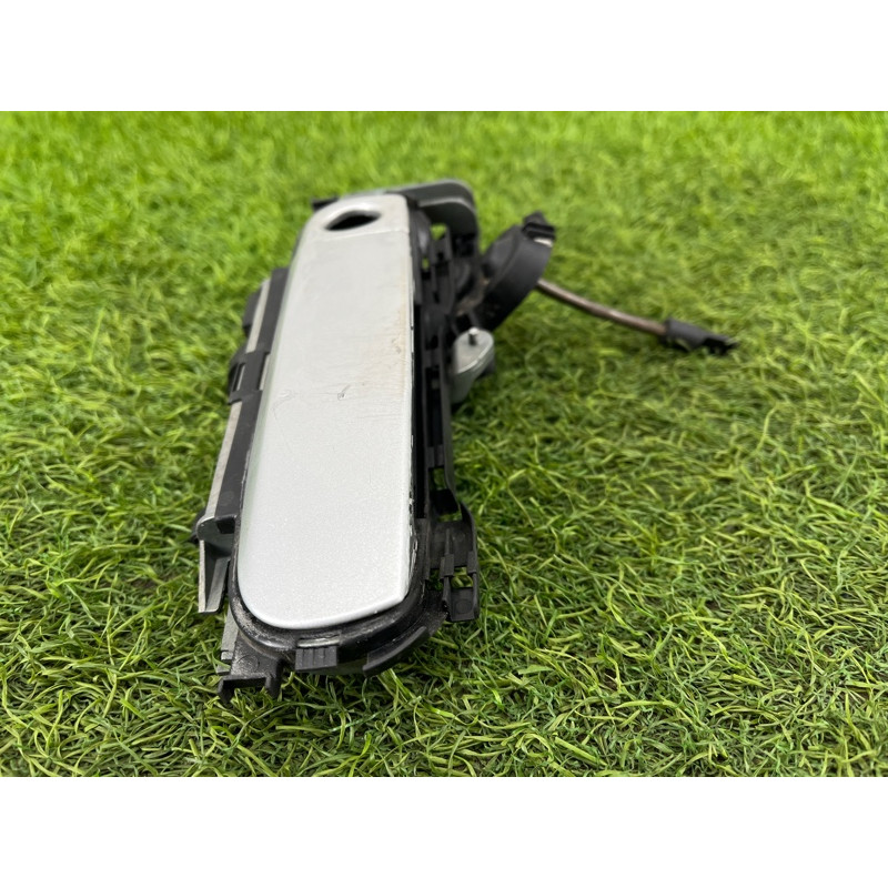 Ручка двери внешняя (кузов и элементы) AUDI A4 B6 2.4BDV 8E1837207