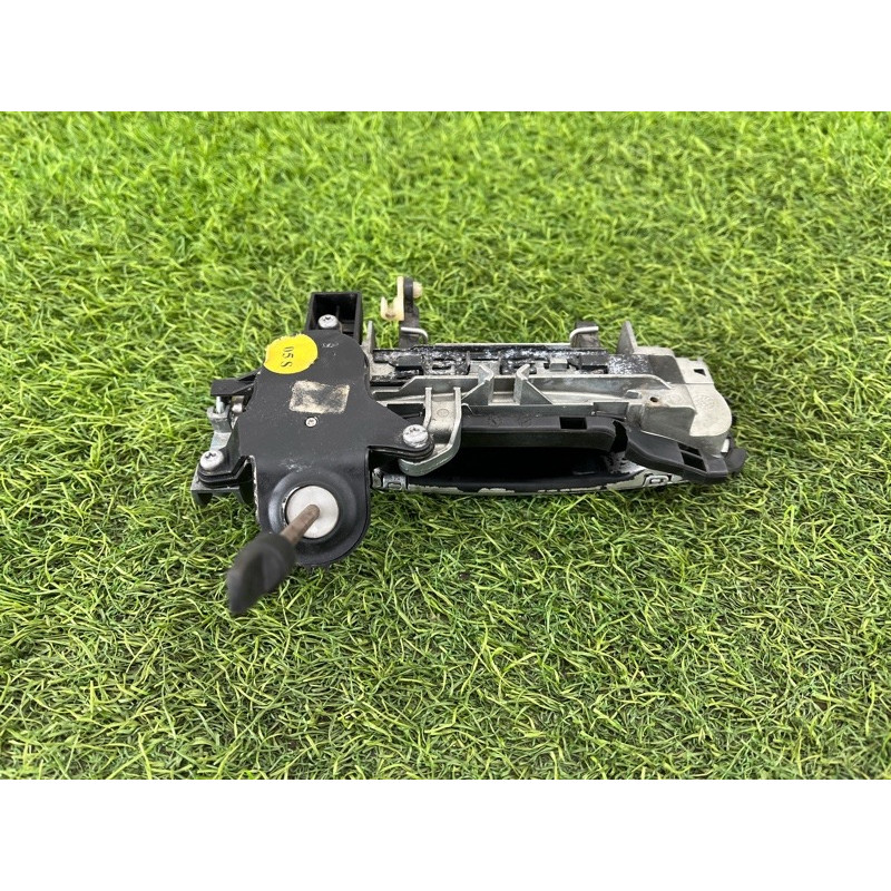 Ручка двери внешняя (кузов и элементы) AUDI A4 B6 2.4BDV 8E1837207