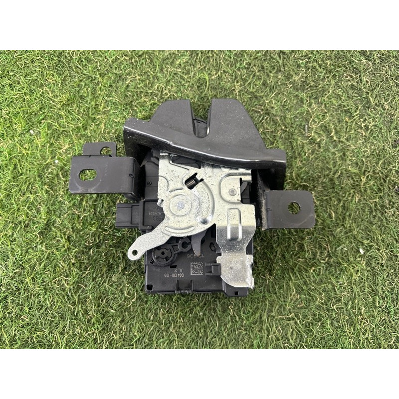 Замок багажника (кузов и элементы) LAND ROVER Range Rover L405 2016 5.0 LR072586