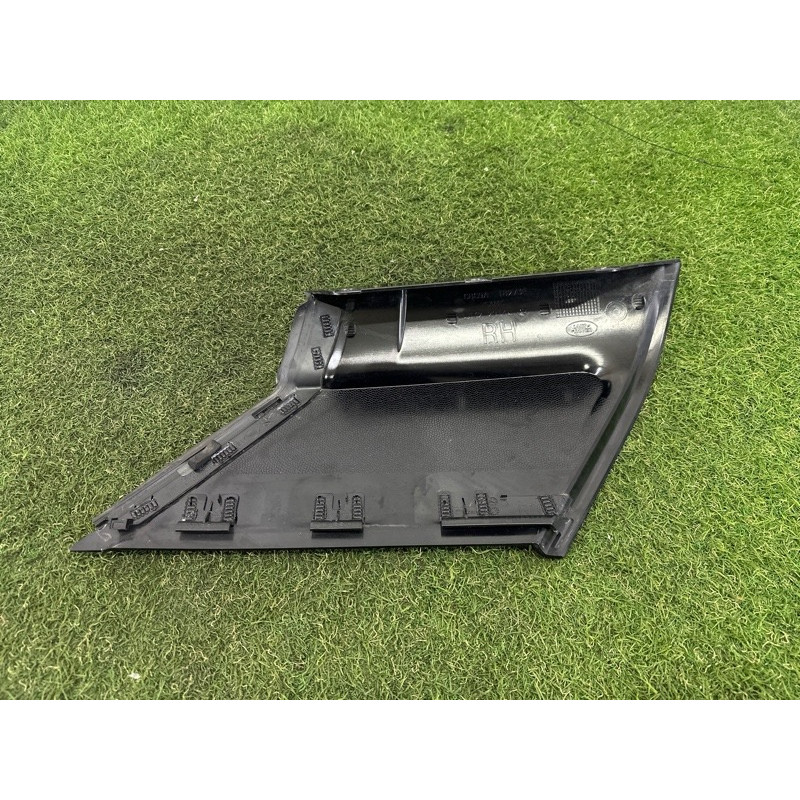 Накладка стойки (кузов и элементы) LAND ROVER Range Rover Evoque L538 2016 2.0 LR048703