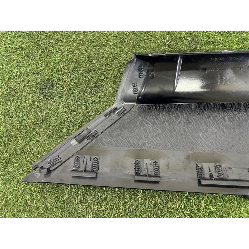 Накладка стойки (кузов и элементы) LAND ROVER Range Rover Evoque L538 2016 2.0 LR048703