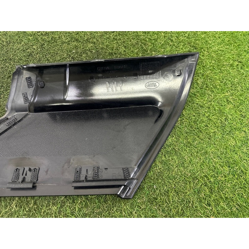 Накладка стойки (кузов и элементы) LAND ROVER Range Rover Evoque L538 2016 2.0 LR048703