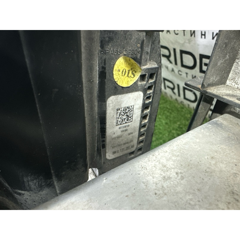 Телевизор (передняя часть кузова) (наружные элементы кузова) AUDI A4 B9 2017 2.0 TFSI 8W0805594