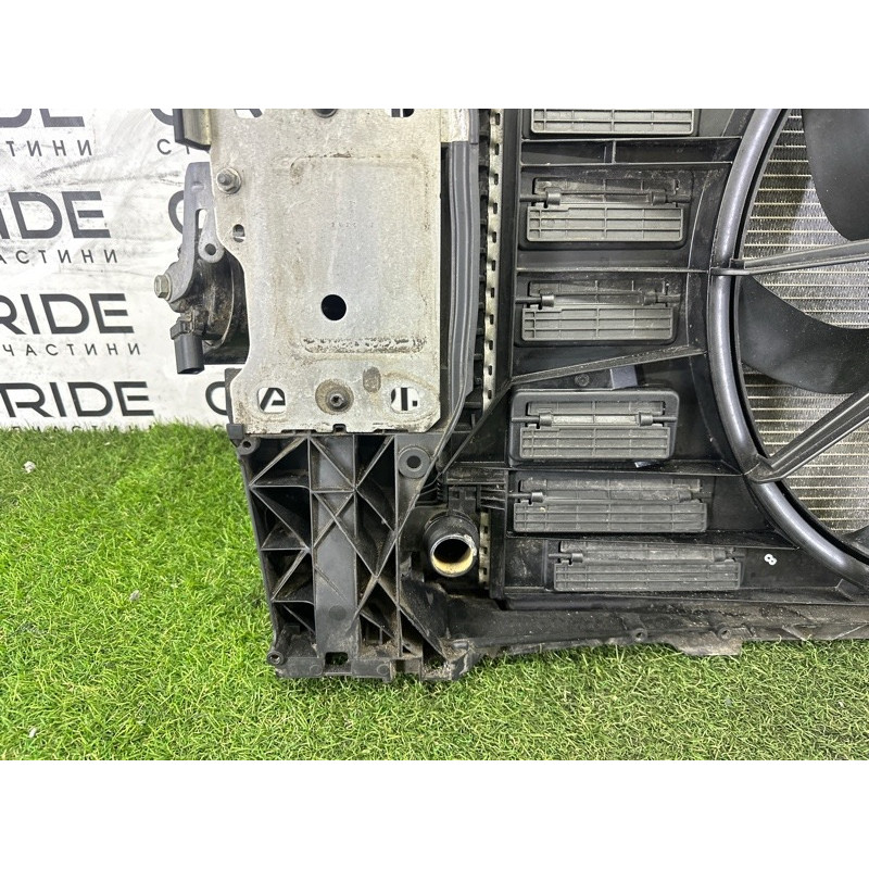 Телевизор (передняя часть кузова) (наружные элементы кузова) AUDI A4 B9 2017 2.0 TFSI 8W0805594