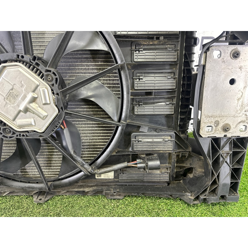 Телевизор (передняя часть кузова) (наружные элементы кузова) AUDI A4 B9 2017 2.0 TFSI 8W0805594