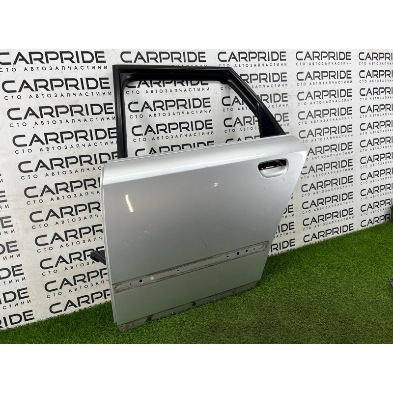 Дверь голая (наружные элементы кузова) AUDI A4 B6 2.4BDV 8E0833051