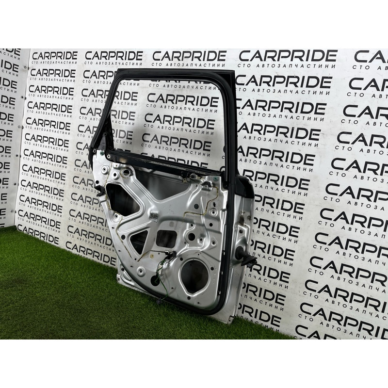 Дверь голая (наружные элементы кузова) AUDI A4 B6 2.4BDV 8E0833051