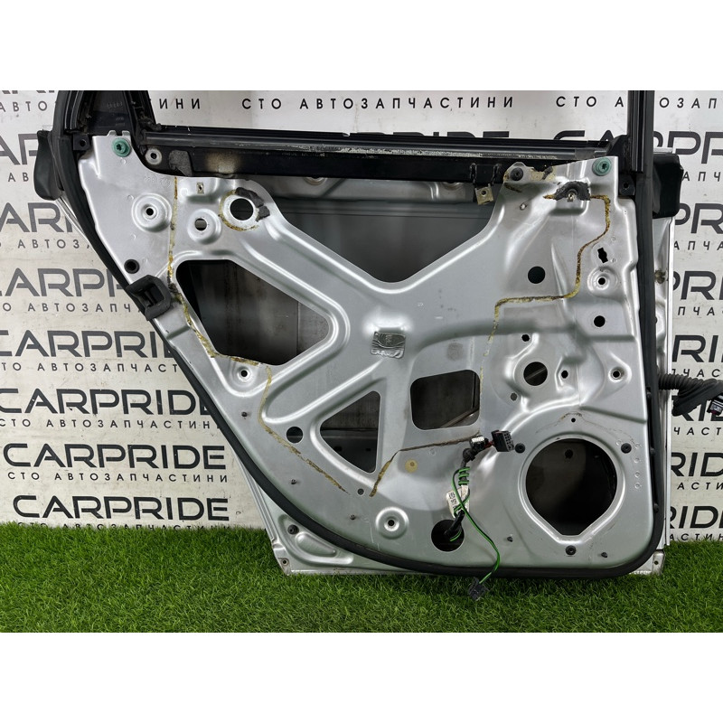 Дверь голая (наружные элементы кузова) AUDI A4 B6 2.4BDV 8E0833051