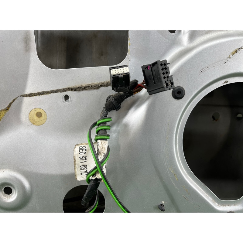 Дверь голая (наружные элементы кузова) AUDI A4 B6 2.4BDV 8E0833051