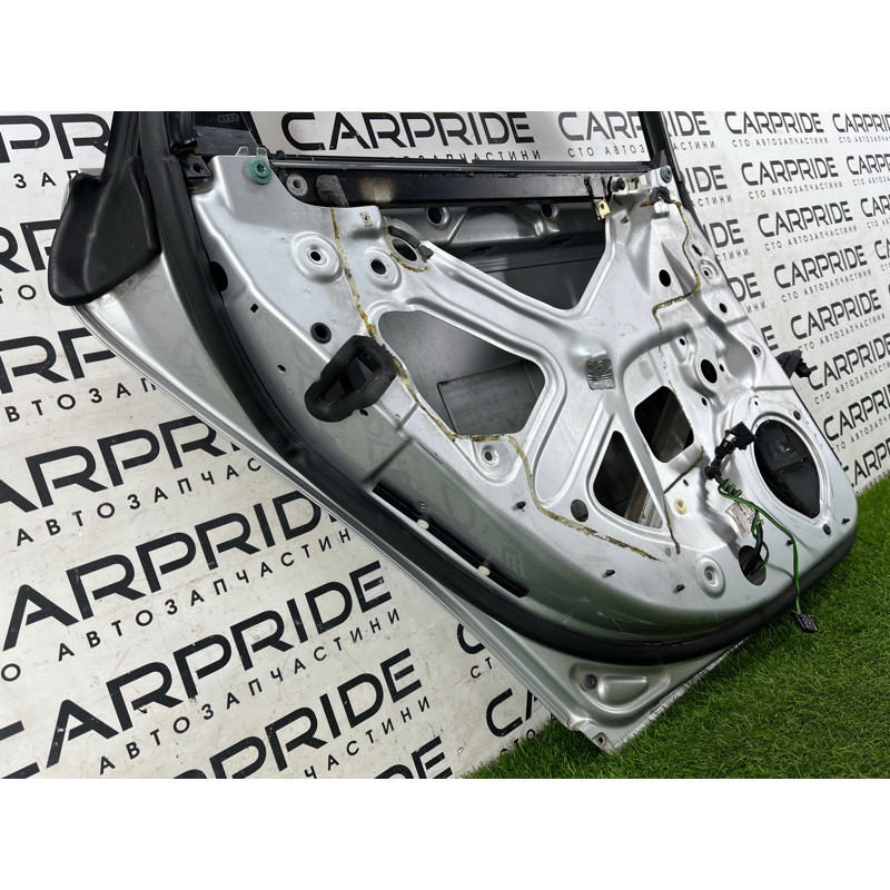 Дверь голая (наружные элементы кузова) AUDI A4 B6 2.4BDV 8E0833051