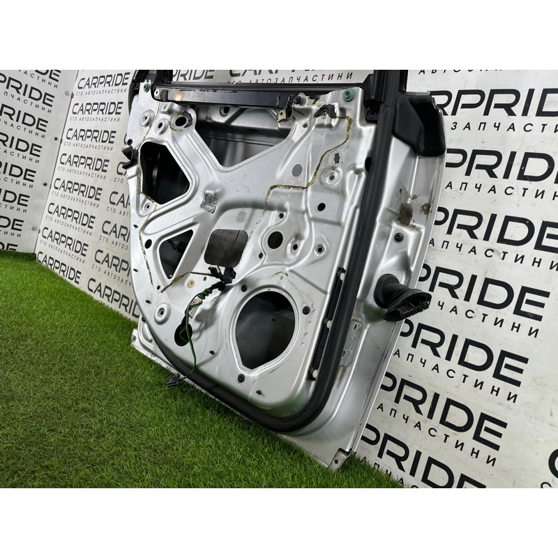 Дверь голая (наружные элементы кузова) AUDI A4 B6 2.4BDV 8E0833051