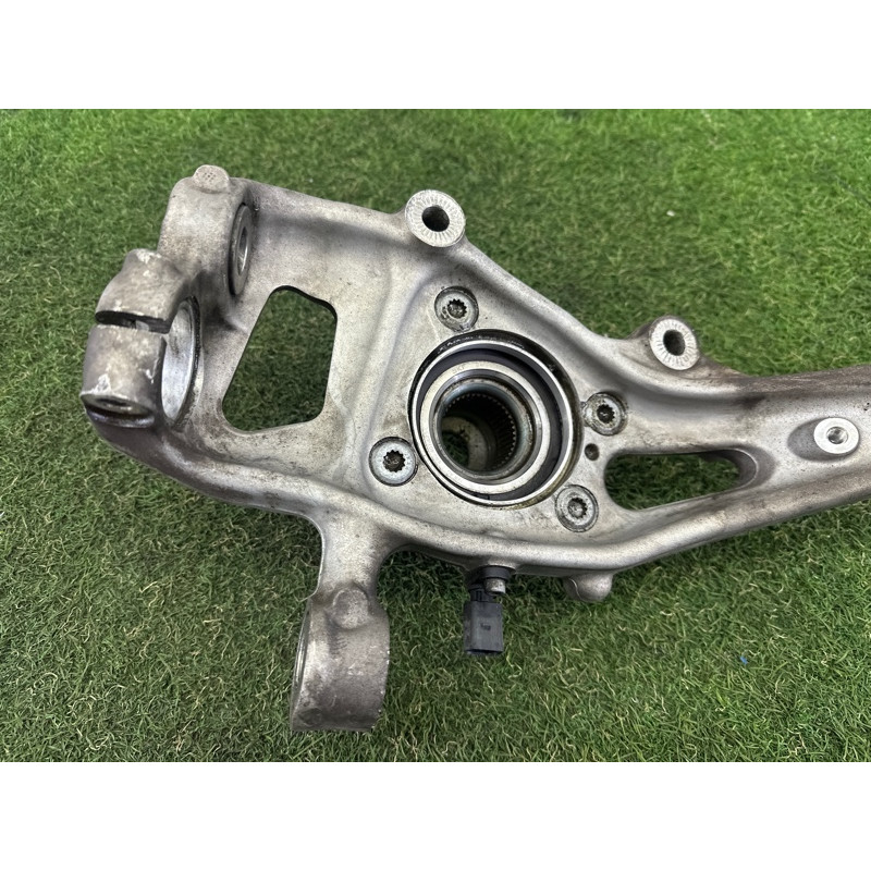 Поворотный кулак (подвеска) AUDI A4 B9 2017 2.0 TFSI 8W0407253F