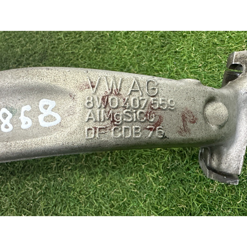 Поворотный кулак (подвеска) AUDI A4 B9 2017 2.0 TFSI 8W0407253F