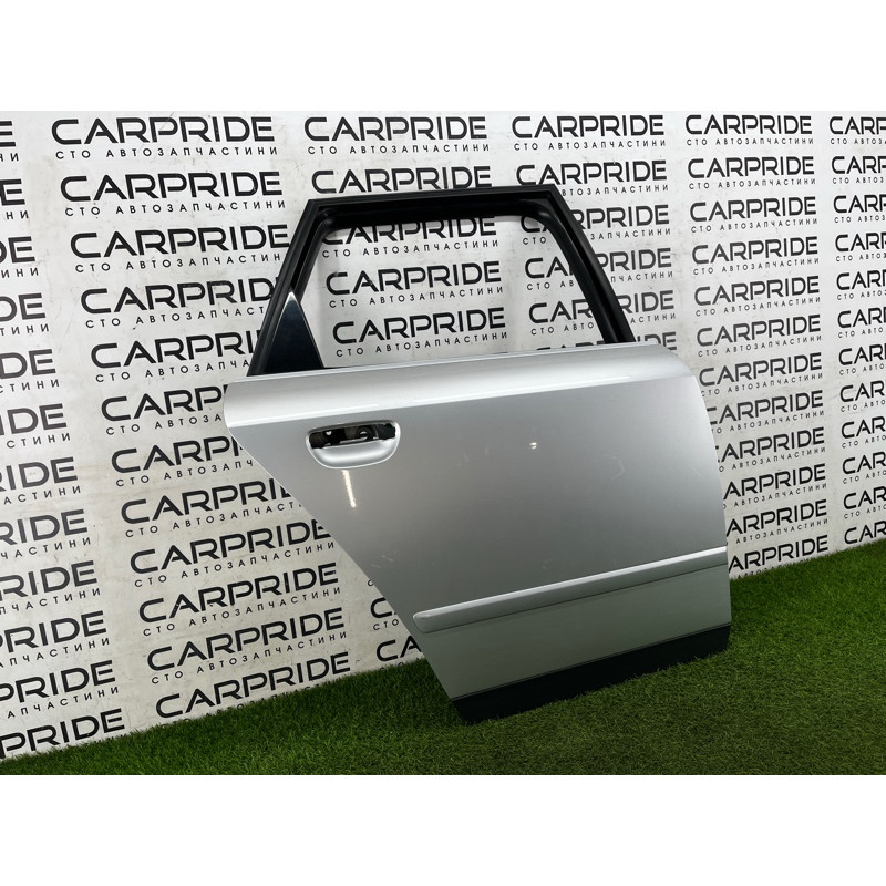 Дверь голая (наружные элементы кузова) AUDI A4 B6 2.4BDV 8E0833052