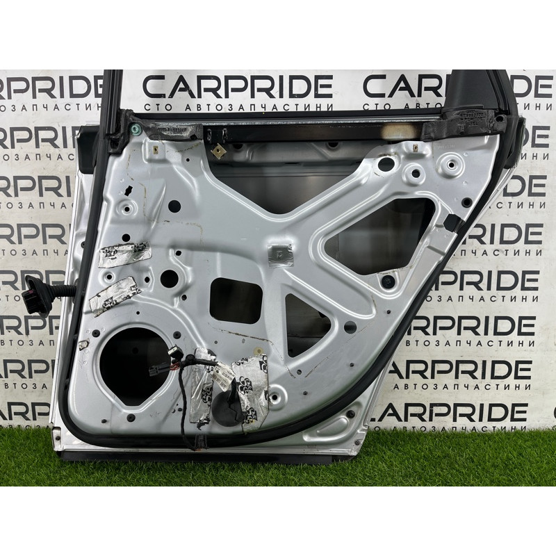 Дверь голая (наружные элементы кузова) AUDI A4 B6 2.4BDV 8E0833052