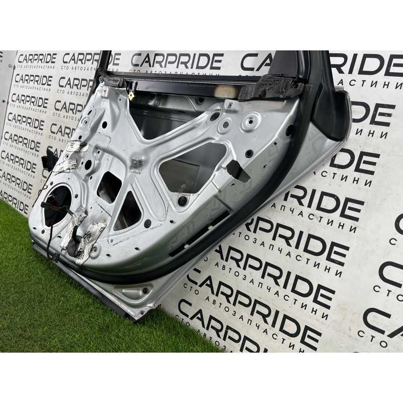 Дверь голая (наружные элементы кузова) AUDI A4 B6 2.4BDV 8E0833052