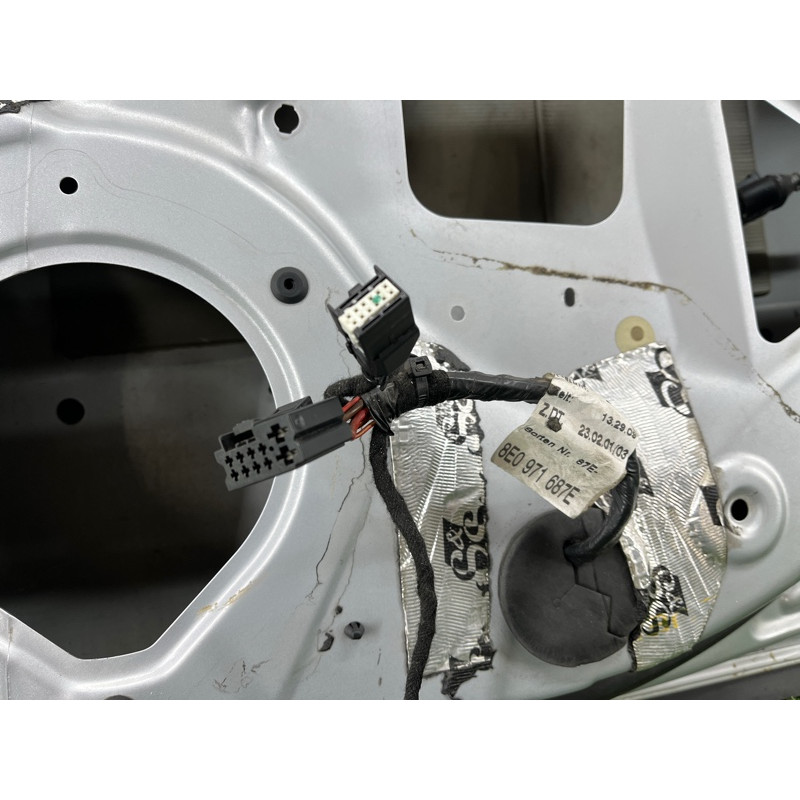 Дверь голая (наружные элементы кузова) AUDI A4 B6 2.4BDV 8E0833052