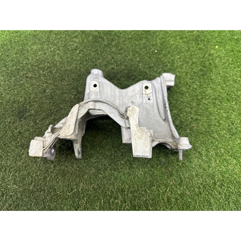 Кронштейн подрамника (подвеска) AUDI A4 B9 2017 2.0 TFSI 8W0399295E