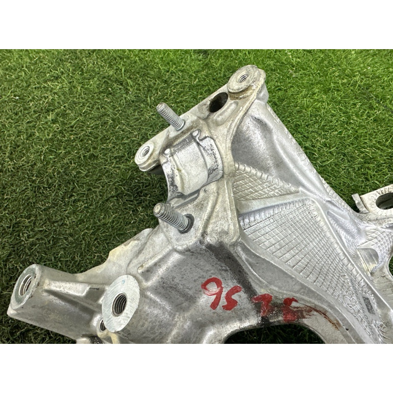 Кронштейн подрамника (подвеска) AUDI A4 B9 2017 2.0 TFSI 8W0399295E