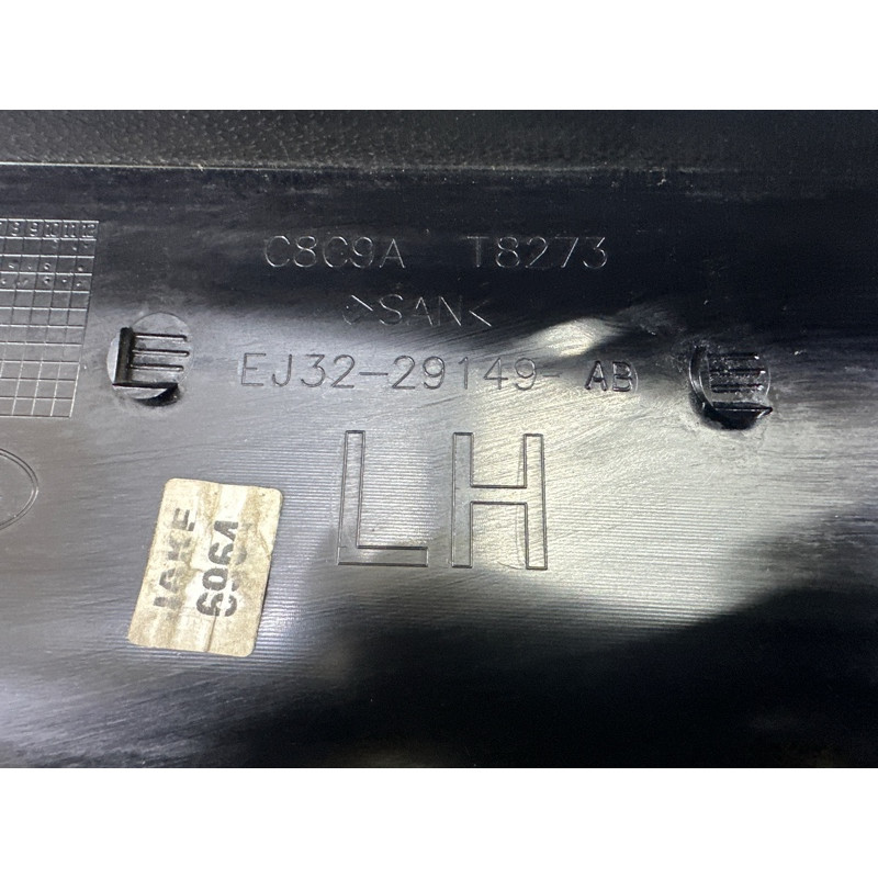 Накладка стойки (кузов и элементы) LAND ROVER Range Rover Evoque L538 2016 2.0 LR048706