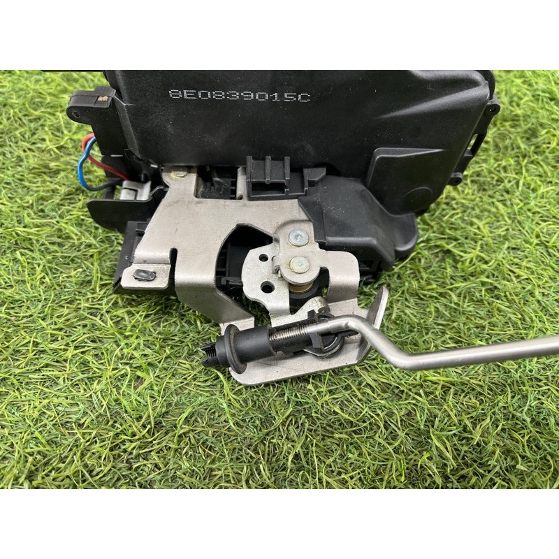 Замок двери (кузов и элементы) AUDI A4 B6 2.4BDV 8E0839015C