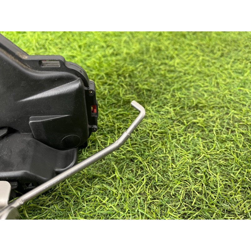 Замок двери (кузов и элементы) AUDI A4 B6 2.4BDV 8E0839015C