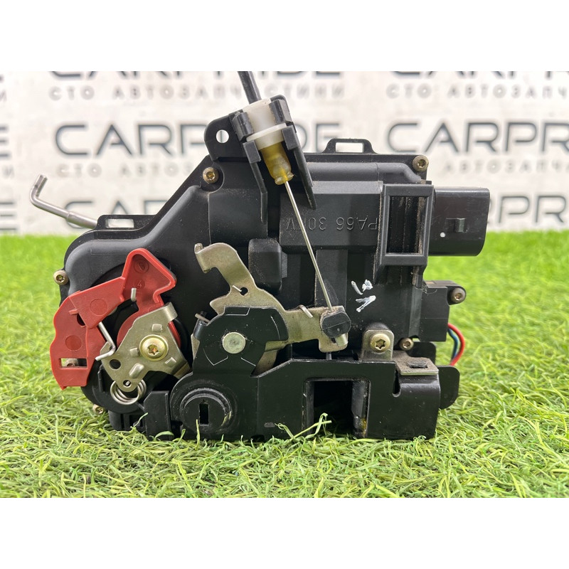 Замок двери (кузов и элементы) AUDI A4 B6 2.4BDV 8E0839015C