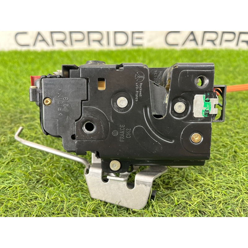 Замок двери (кузов и элементы) AUDI A4 B6 2.4BDV 8E0839015C