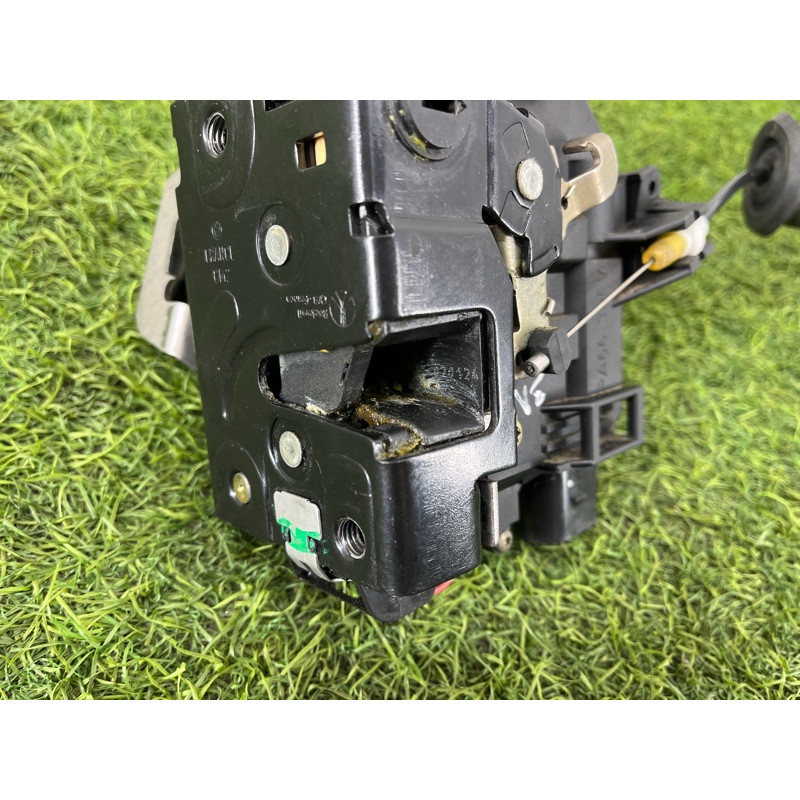 Замок двери (кузов и элементы) AUDI A4 B6 2.4BDV 8E0839015C