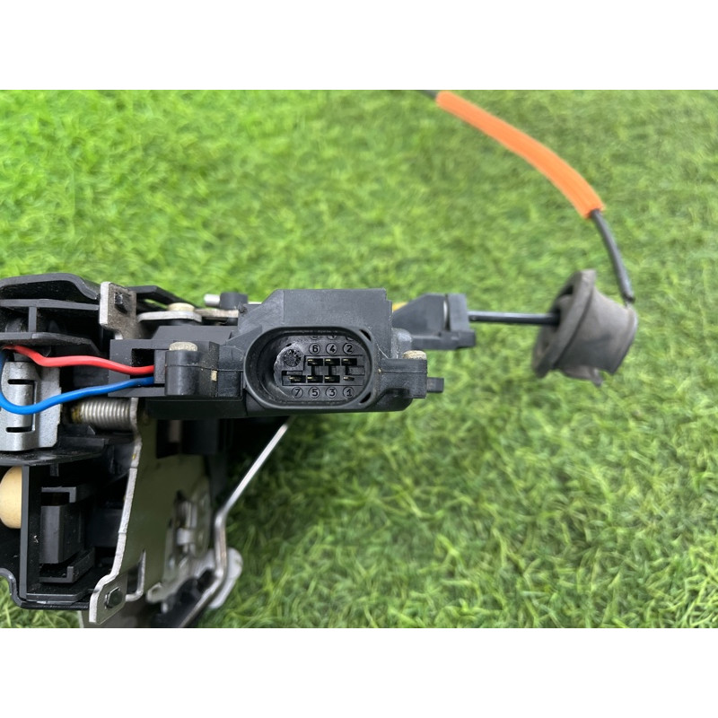 Замок двери (кузов и элементы) AUDI A4 B6 2.4BDV 8E0839015C