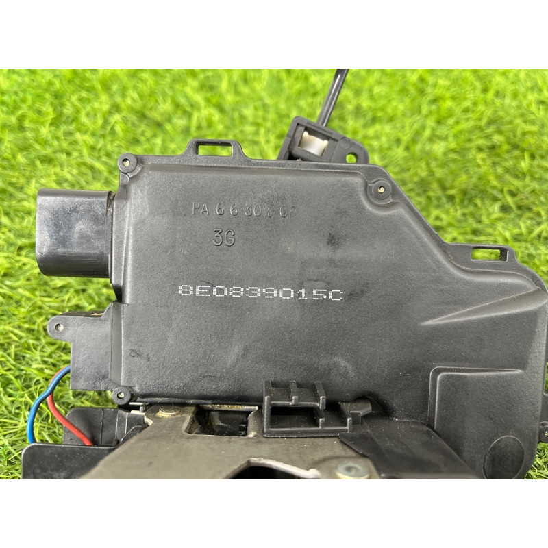 Замок двери (кузов и элементы) AUDI A4 B6 2.4BDV 8E0839015C