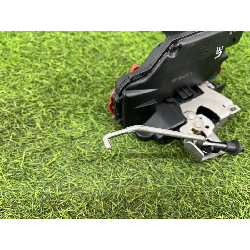 Замок двери (кузов и элементы) AUDI A4 B6 2.4BDV 8E0839016C