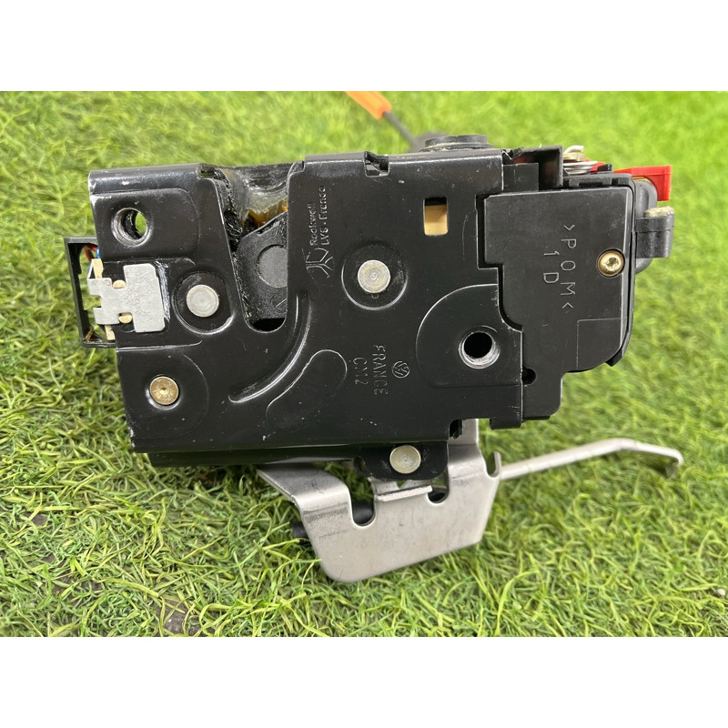 Замок двери (кузов и элементы) AUDI A4 B6 2.4BDV 8E0839016C
