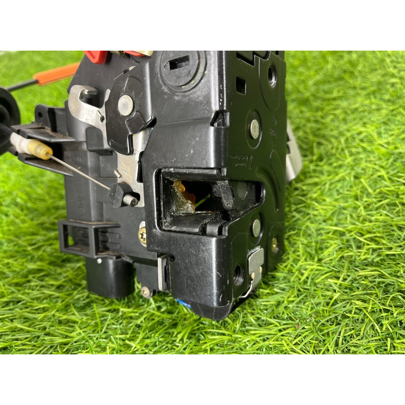 Замок двери (кузов и элементы) AUDI A4 B6 2.4BDV 8E0839016C