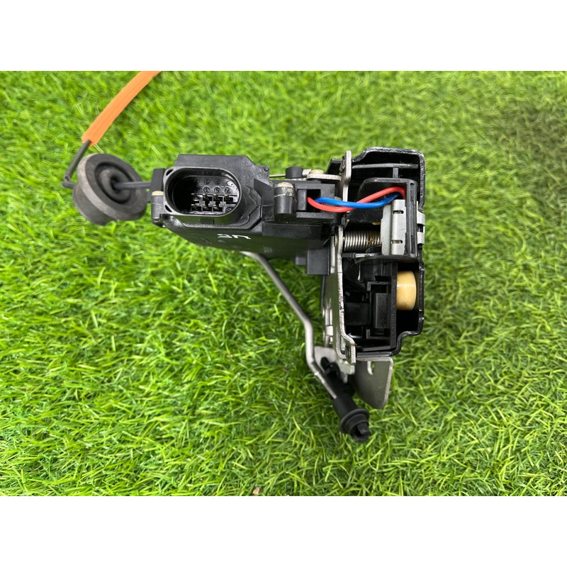 Замок двери (кузов и элементы) AUDI A4 B6 2.4BDV 8E0839016C