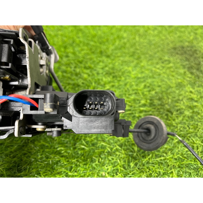 Замок двери (кузов и элементы) AUDI A4 B6 2.4BDV 8E0839016C