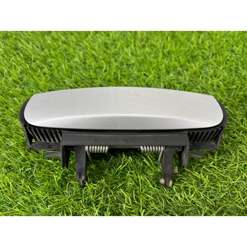 Ручка двери внешняя (кузов и элементы) AUDI A4 B6 2.4BDV 8E0839207