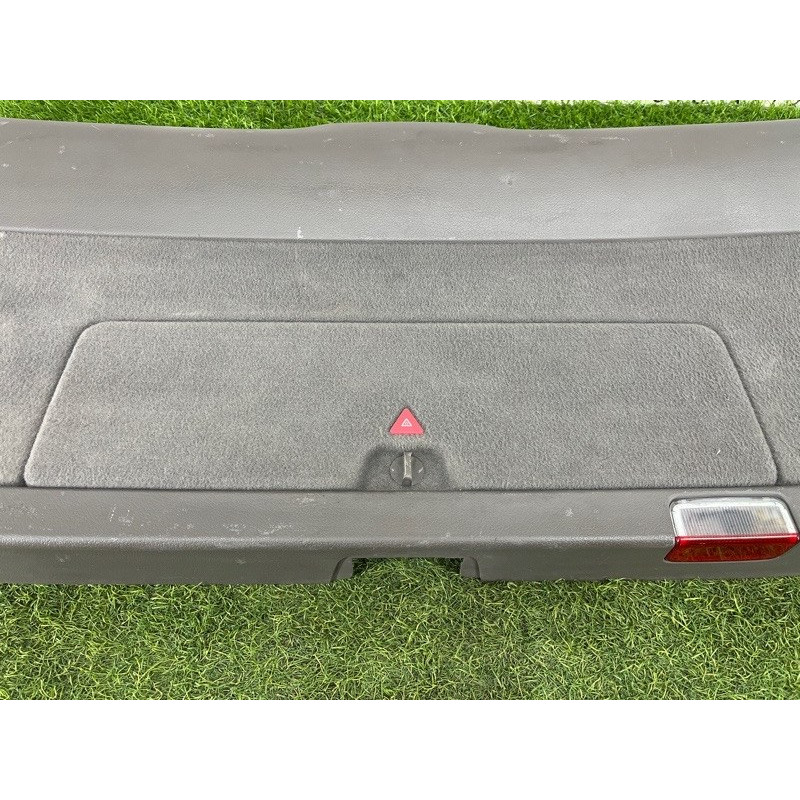 Обшивка крышки багажника (салон) AUDI A4 B6 2.4BDV 8E9867979CMRG