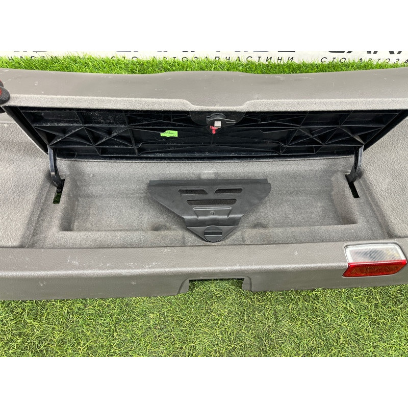 Обшивка крышки багажника (салон) AUDI A4 B6 2.4BDV 8E9867979CMRG