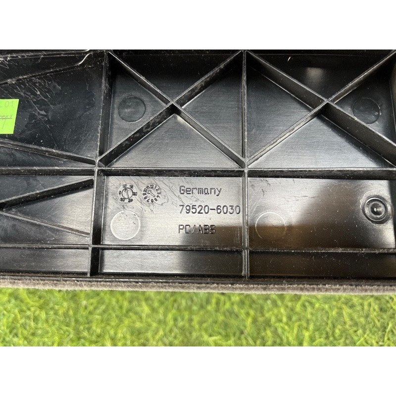 Обшивка крышки багажника (салон) AUDI A4 B6 2.4BDV 8E9867979CMRG