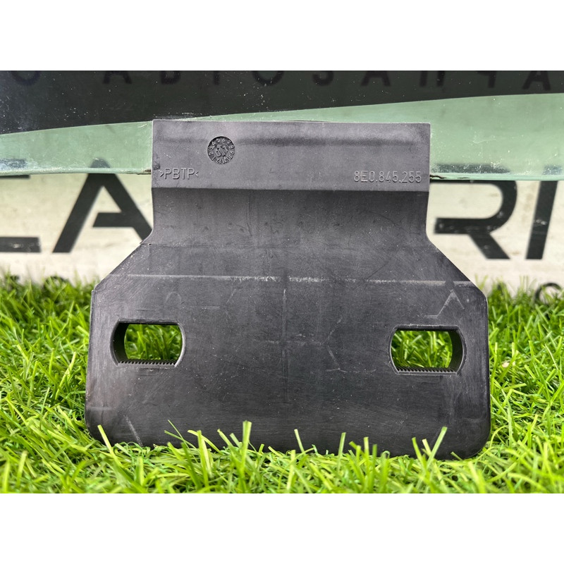 Стекло (кузов и элементы) AUDI A4 B6 2.4BDV 8E9845026