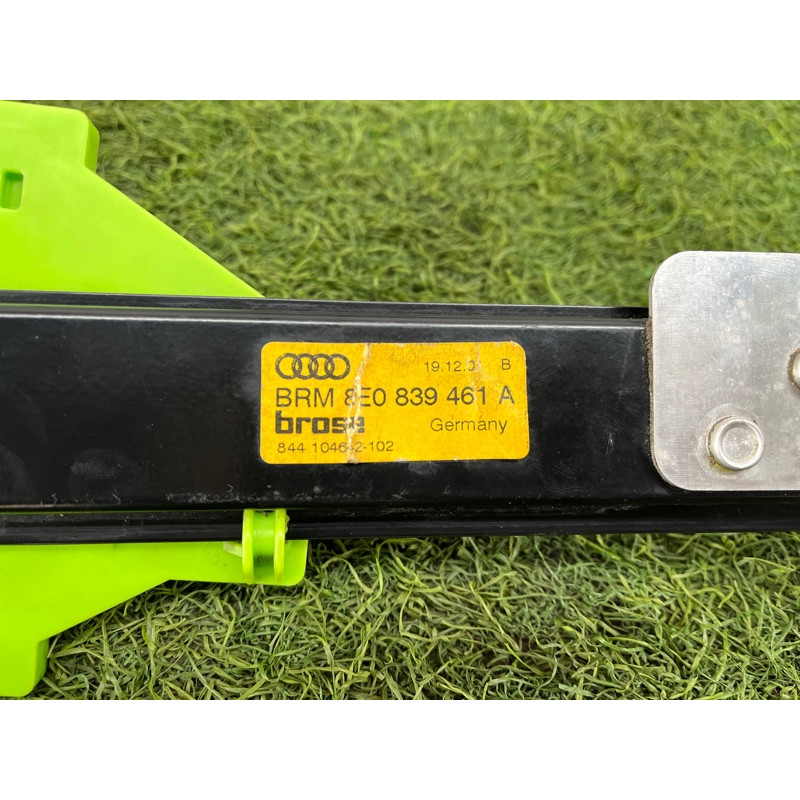 Механизм стеклоподъемника (кузов и элементы) AUDI A4 B6 2.4BDV 8E0839461C